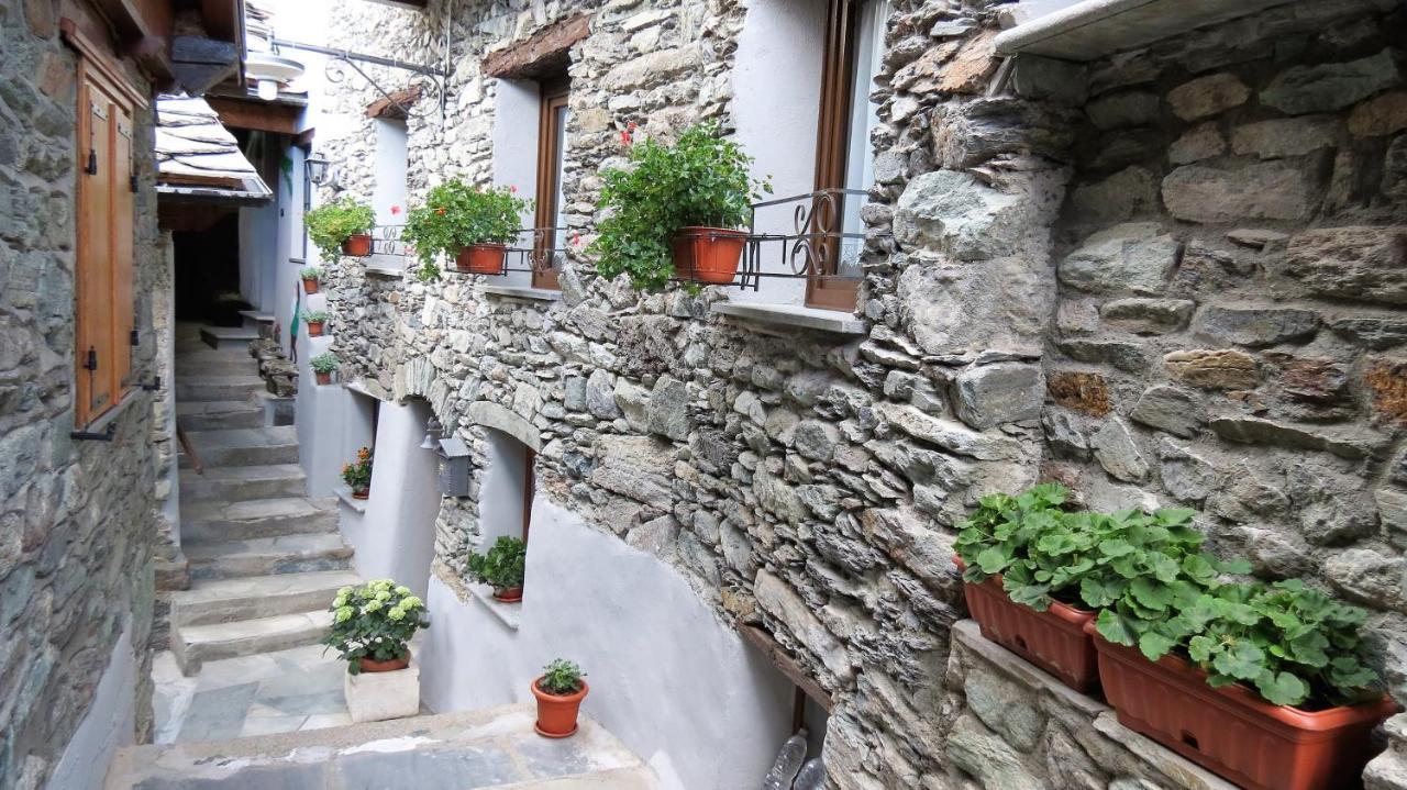 Lo Gnomo Sotto Al Glicine Apartment Châtillon Екстериор снимка