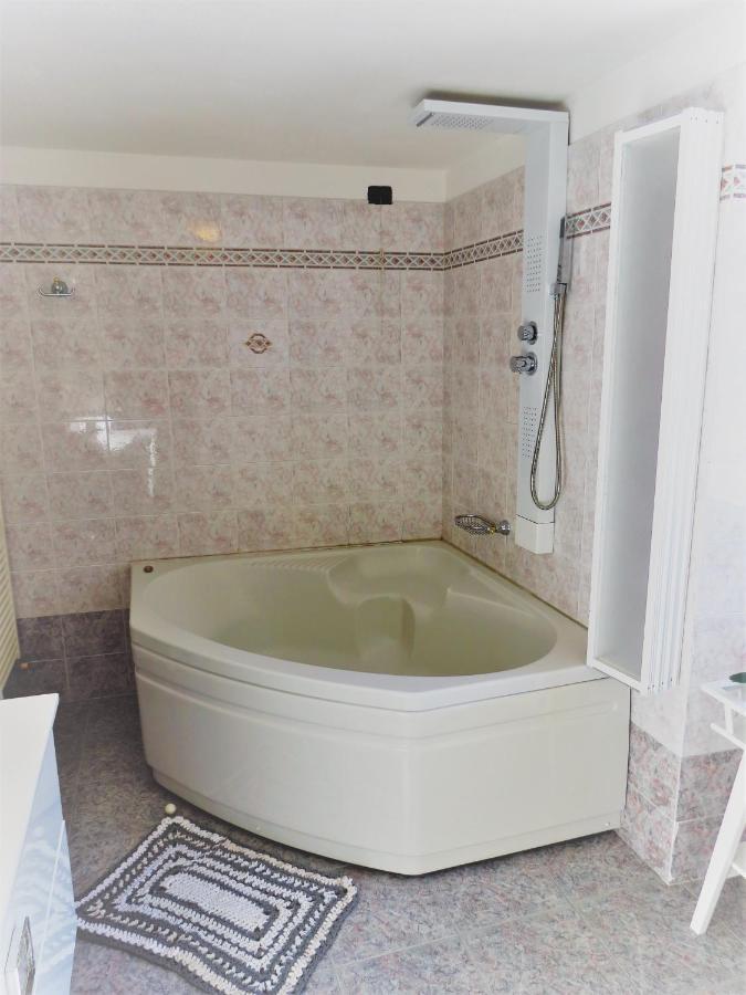 Lo Gnomo Sotto Al Glicine Apartment Châtillon Екстериор снимка